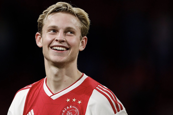 Frenkie de Jong sign in barcelona