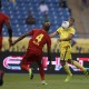 عبدالرزاق حمدالله يسجل بالصدر ويخرج مصاب  عبدالرزاق حمدالله يسجل بالصدر ويخرج مصاب